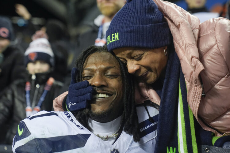 Woolen's late interception seals win as Seahawks beat struggling Bears 6-3 to boost playoff hopes